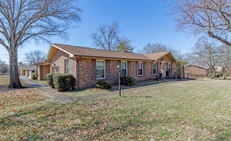 158 Indian Lake Rd, Hendersonville, TN 37075