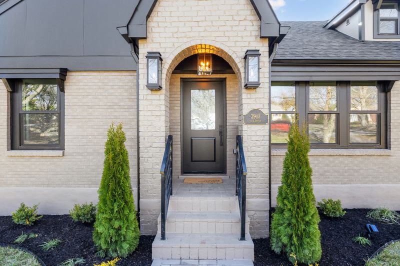 3907 Ivy Dr, Nashville, TN 37216