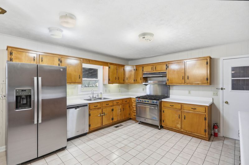 310 Cardinal Dr, White House, TN 37188