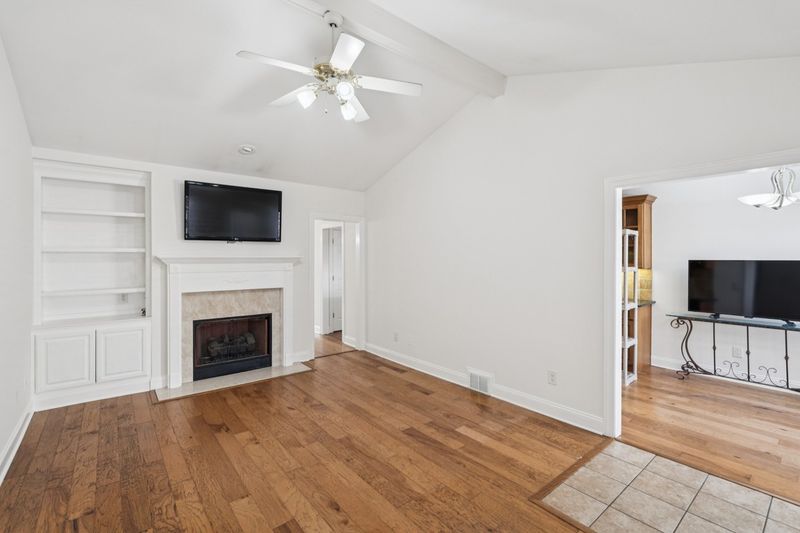 8552 Sawyer Brown Rd, Nashville, TN 37221