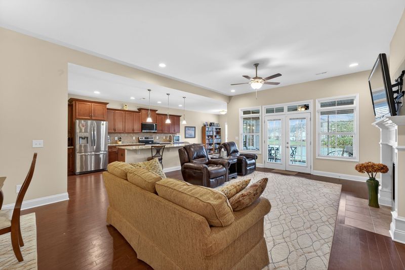 2249 Stonecenter Ln, Murfreesboro, TN 37128