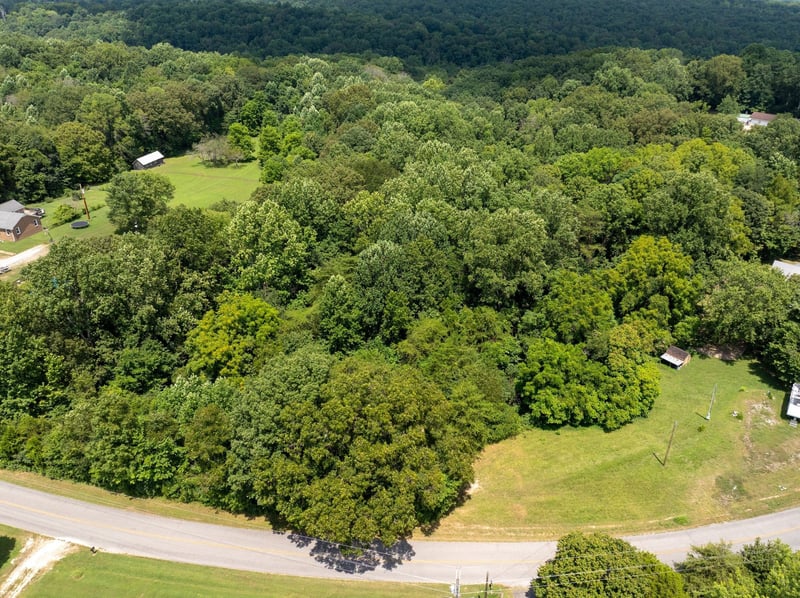 1374 Deal Rd, Burns, TN 37029