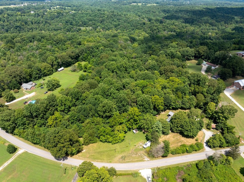 1374 Deal Rd, Burns, TN 37029