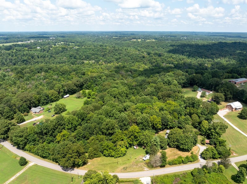 1374 Deal Rd, Burns, TN 37029