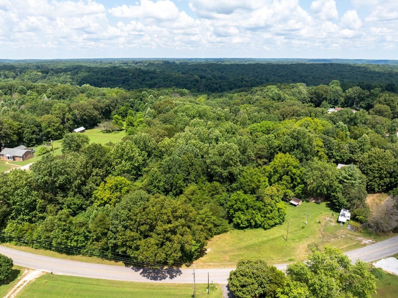 1374 Deal Rd, Burns, TN 37029