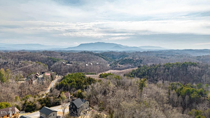 2104 Eagle Feather Dr, Sevierville, TN 37876