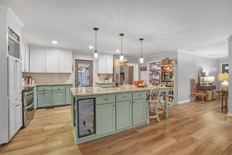 811 Hogans Branch Rd, Hendersonville, TN 37075