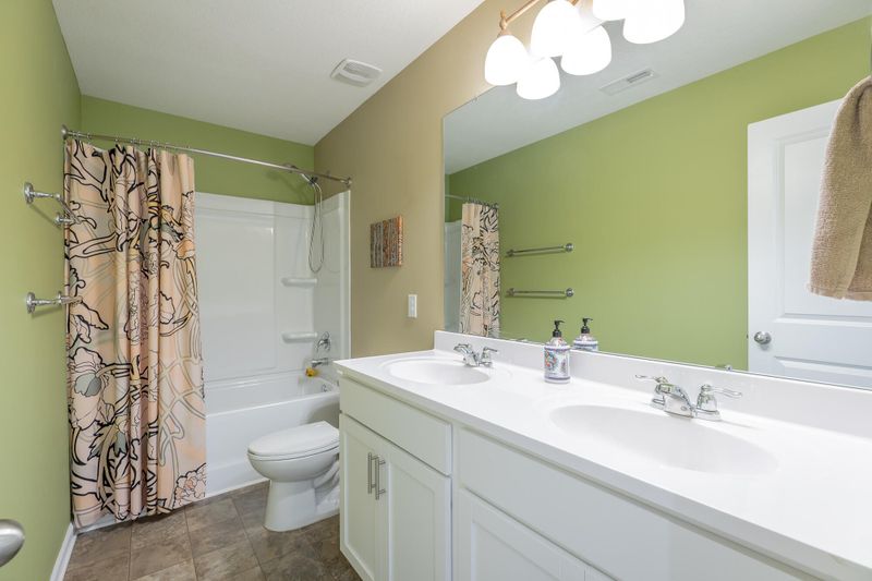 39 Dragoon Ct, Rossville, GA 30741