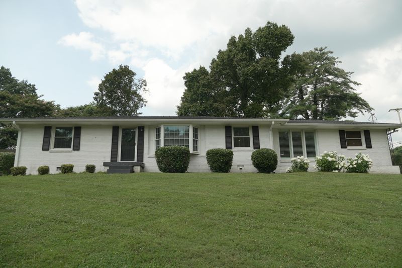 301 Bramblewood Dr, Nashville, TN 37211