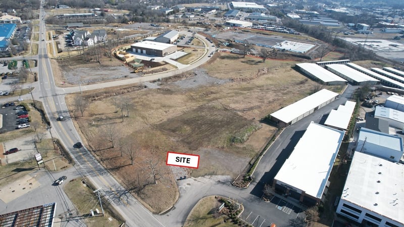 100 New Shackle Island Rd, Hendersonville, TN 37075