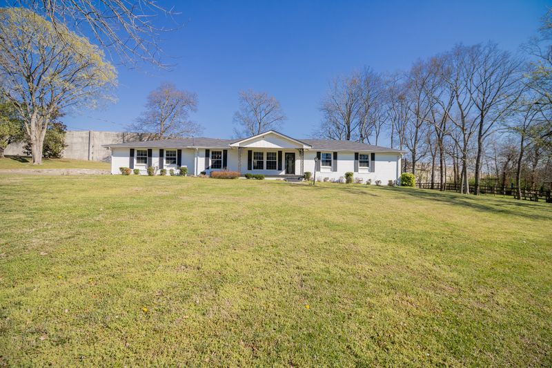 301 Green Acres Dr, Goodlettsville, TN 37072