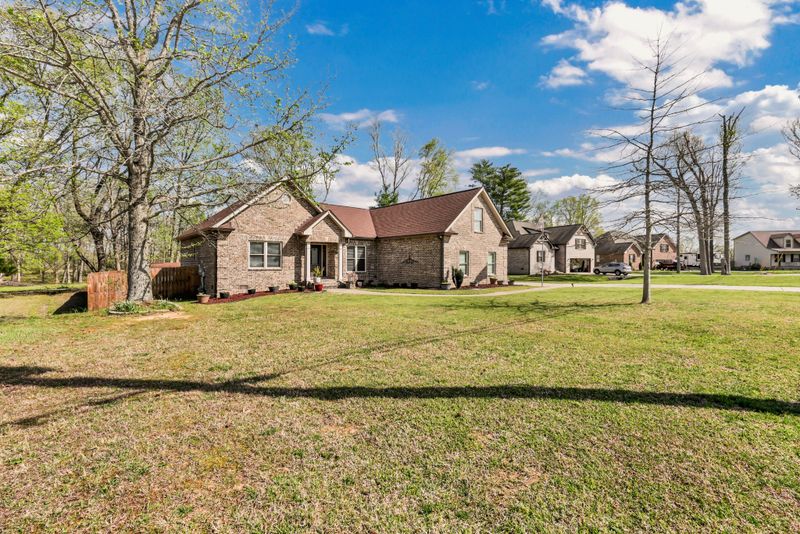 1040 Northridge Dr, Greenbrier, TN 37073