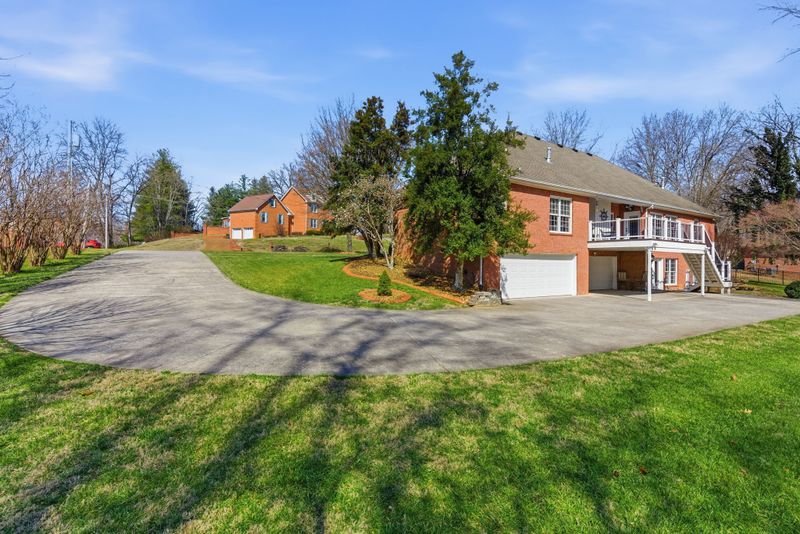 1902 Palmer Dr, Springfield, TN 37172