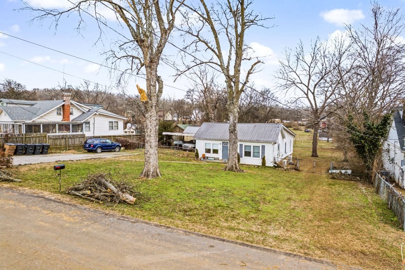 737 Saunders Ct, Nashville, TN 37216
