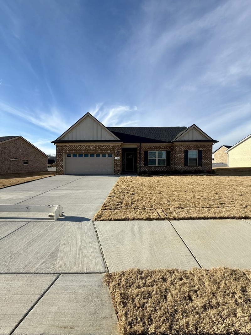 1267 Amber Hills Dr, Ashland City, TN 37015