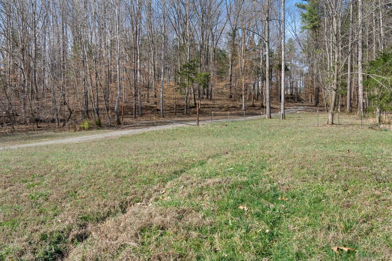 1425 Old Stage Rd, Charlotte, TN 37036