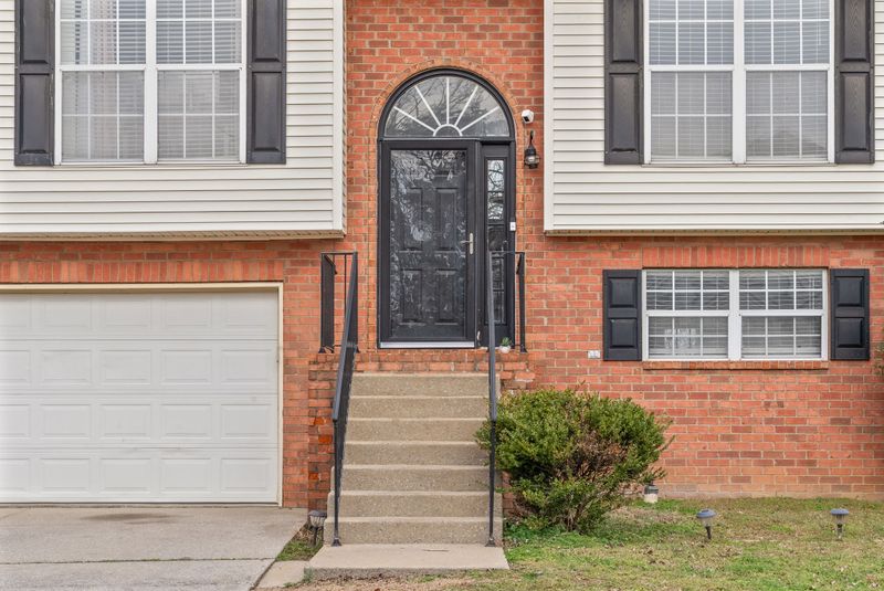 125 Sumner Meadows Ln, Hendersonville, TN 37075