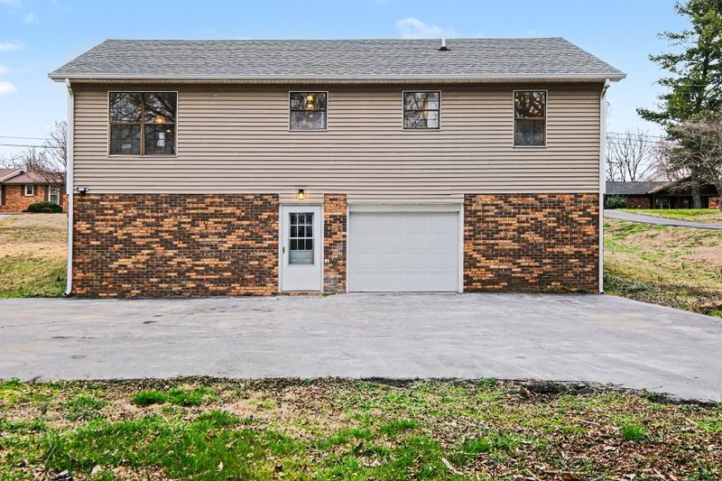719 Lookout Dr, Columbia, TN 38401
