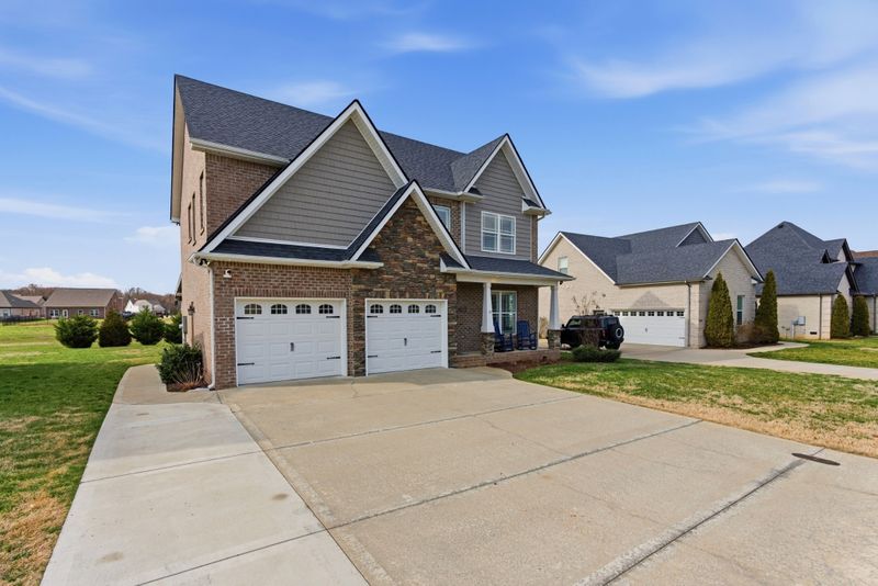 5025 Lady Thatcher Dr, Murfreesboro, TN 37129