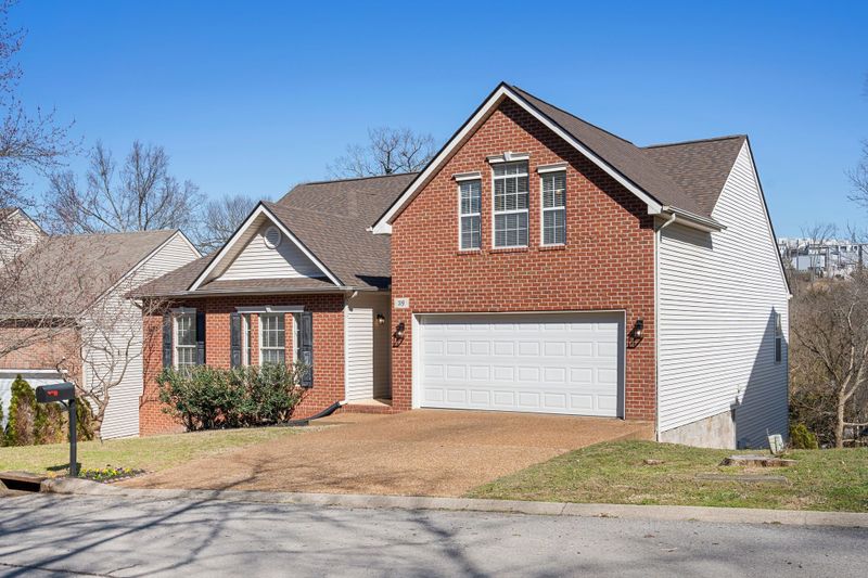 719 E Woodlands Trl, Nashville, TN 37211