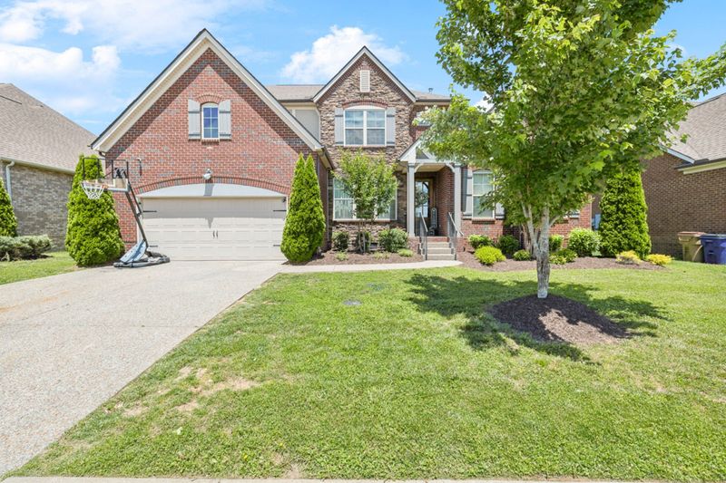 743 Burgess Dr, Goodlettsville, TN 37072