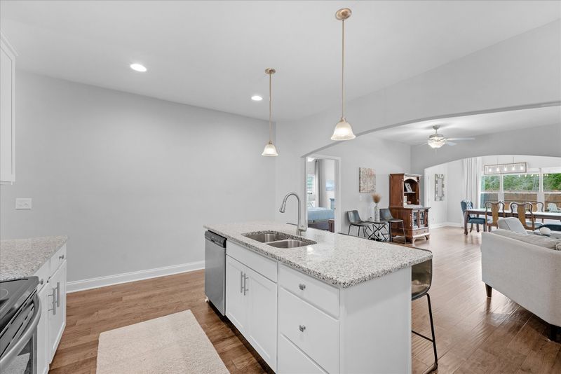 562 Oakvale Ln, Mount Juliet, TN 37122