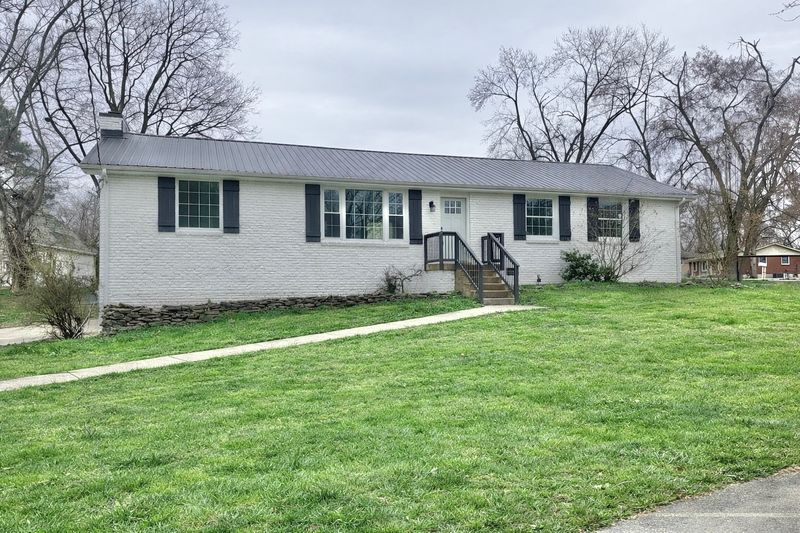 121 Roberta Dr, Hendersonville, TN 37075