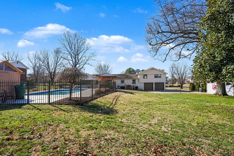 207 Montchanin Dr, Old Hickory, TN 37138