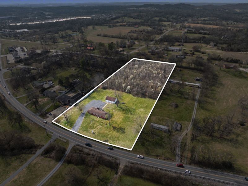 611 New Shackle Island Rd, Hendersonville, TN 37075
