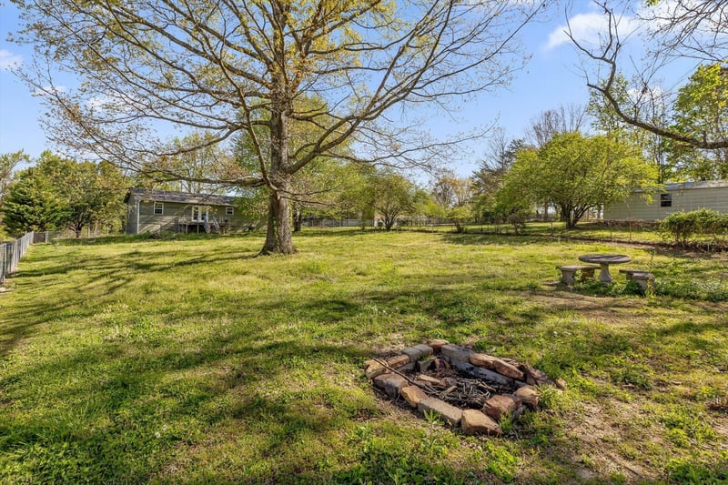 70 Pinoak Rd, Trenton, GA 30752