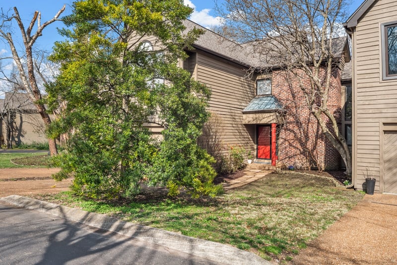 708 Harpeth Trace Dr, Nashville, TN 37221
