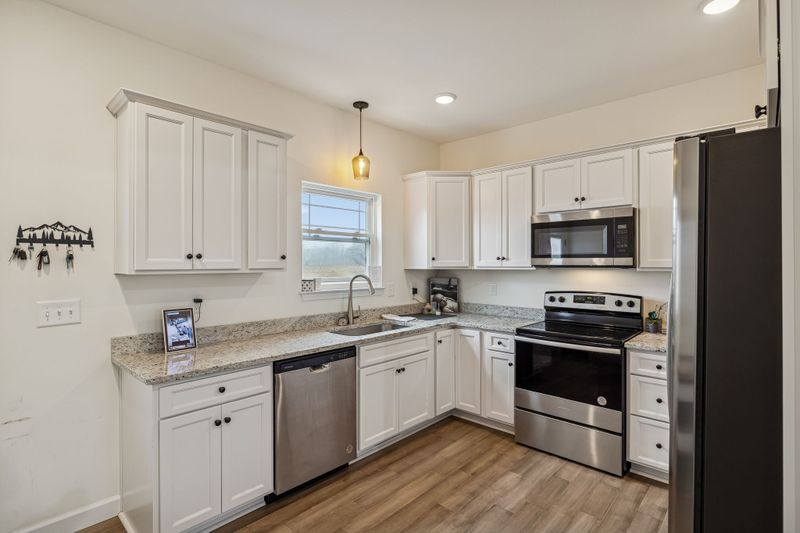 1159 Oak Grove Rd, Dickson, TN 37055