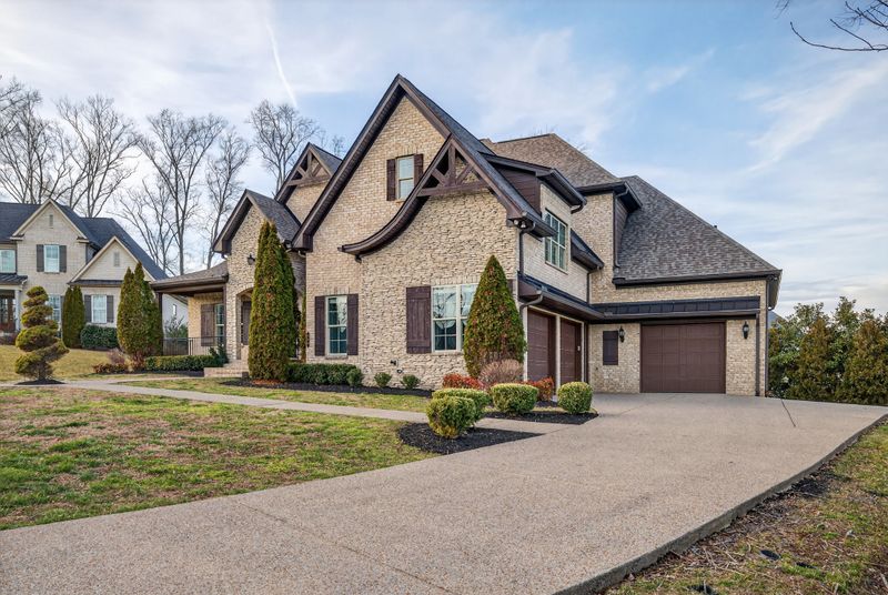 606 Peruvian Ct, Nolensville, TN 37135