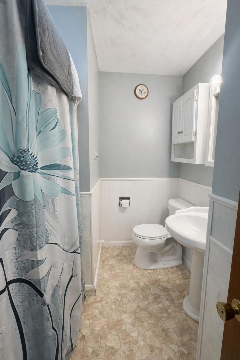 233 Rainbow Dr, Rossville, GA 30741