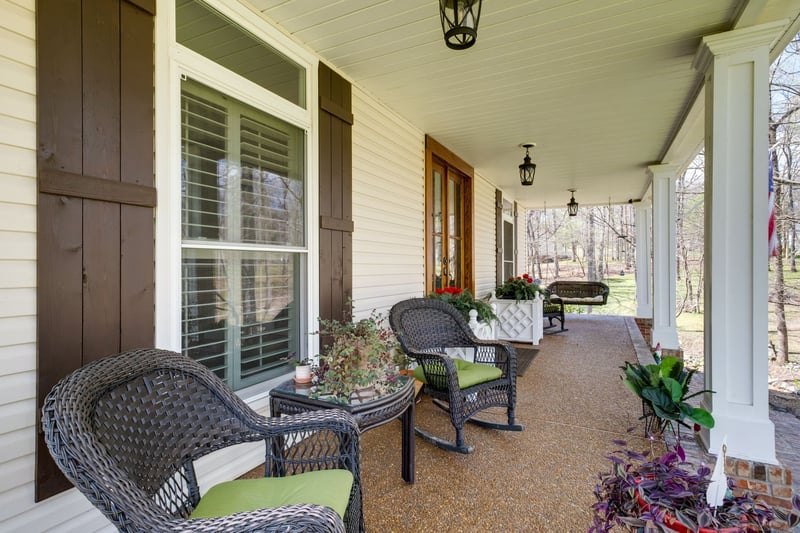 1423 Deerwood Dr, Burns, TN 37029