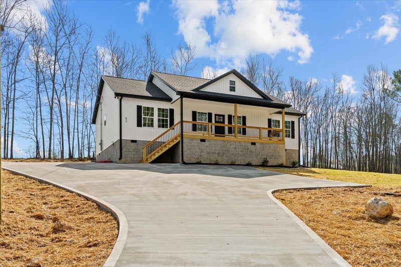 82 Cow Trl, Tunnel Hill, GA 30755