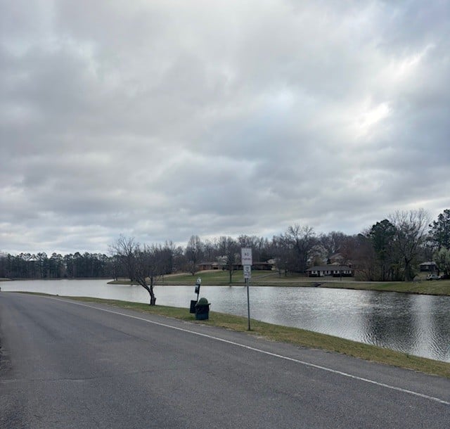 102 Lake Dr W, Dickson, TN 37055