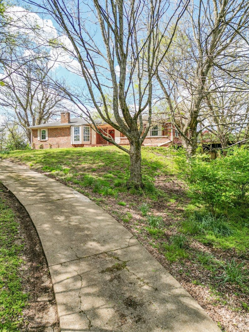 312 Sunnyside Ln, Columbia, TN 38401