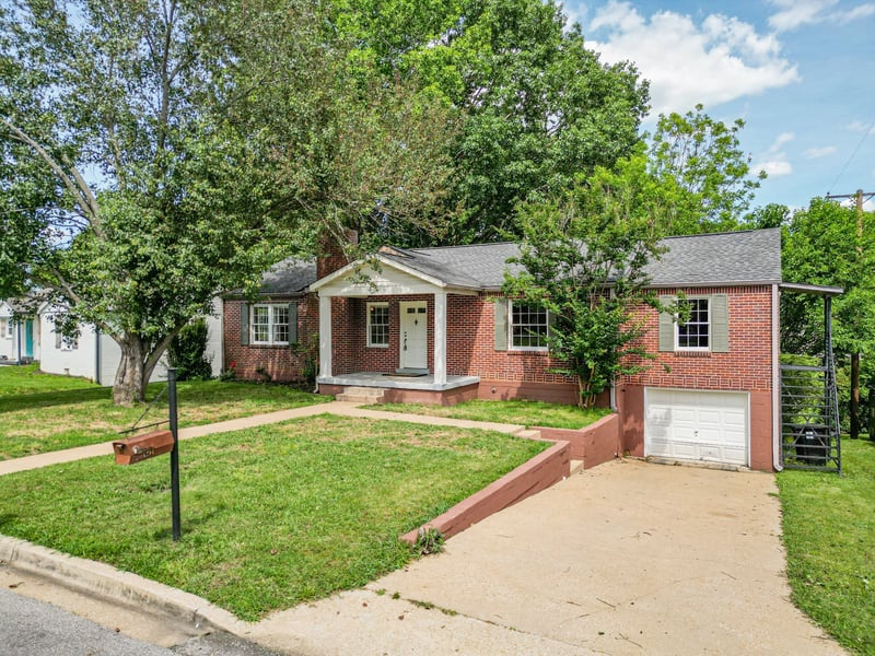 1204 Rolling Fields Dr, Columbia, TN 38401