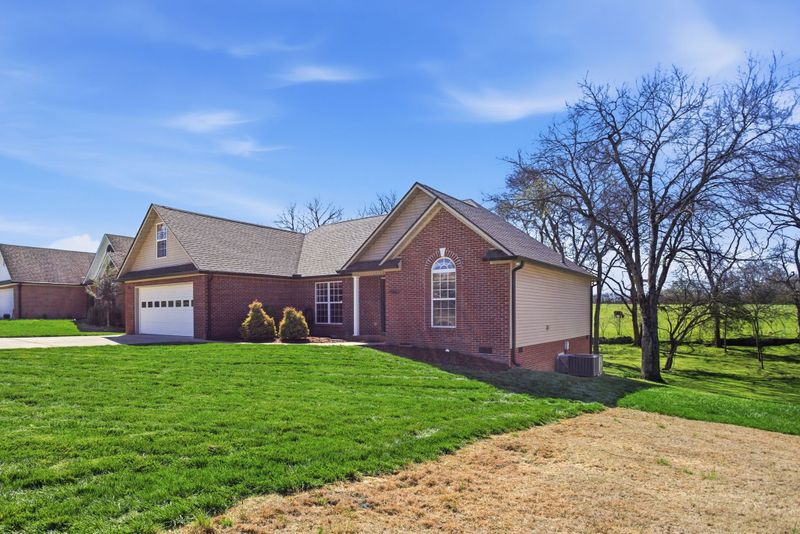 1961 Sheffield Ln, Columbia, TN 38401