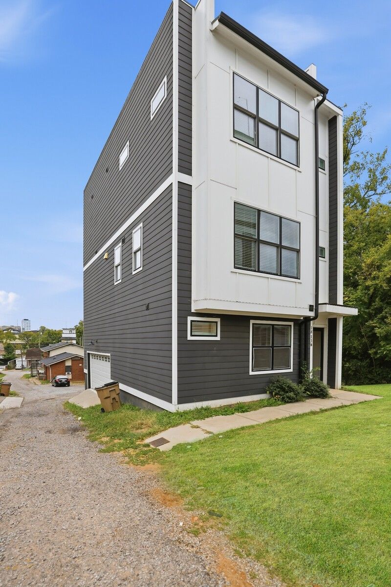 1813B Hermosa St, Nashville, TN 37208
