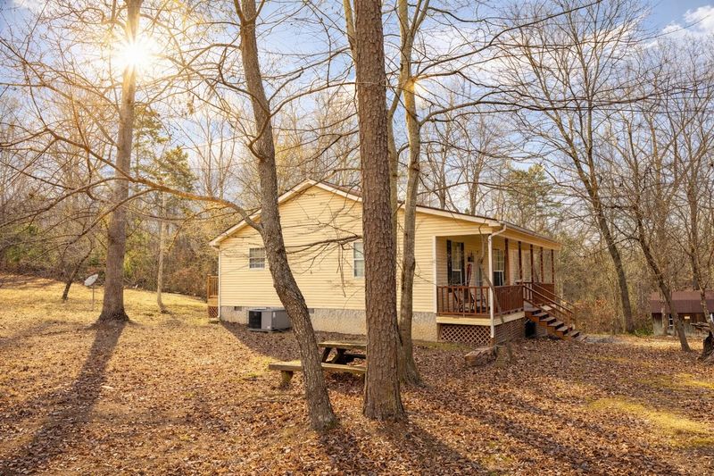 88 Three Sisters Ln, Ringgold, GA 30736