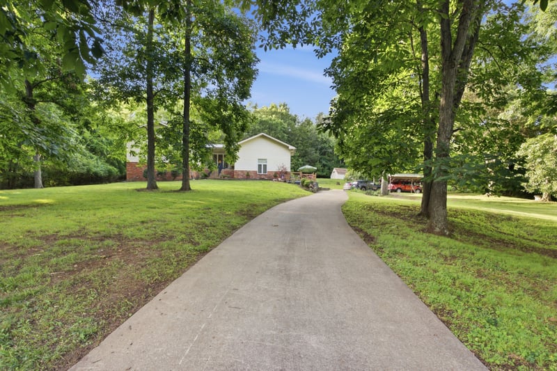 1053 Hillview Dr, Hendersonville, TN 37075