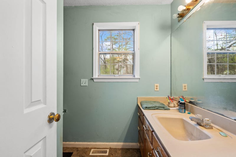 629 Mahogany Ln NW, Dalton, GA 30720