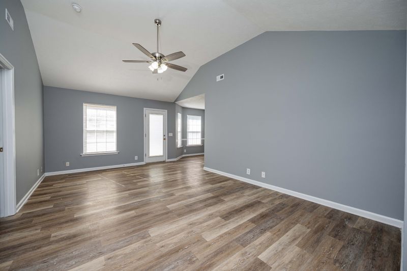 124 Breeze Dr, Murfreesboro, TN 37129