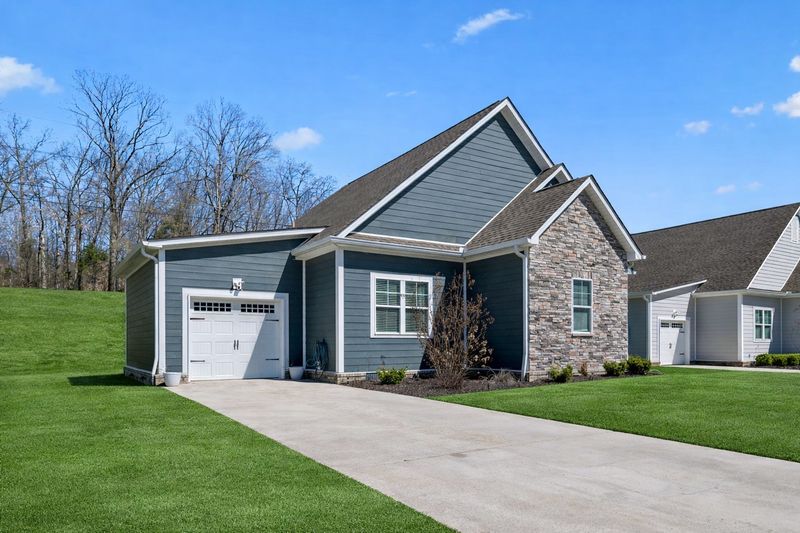 20 Sycamore Rdg W, Burns, TN 37029