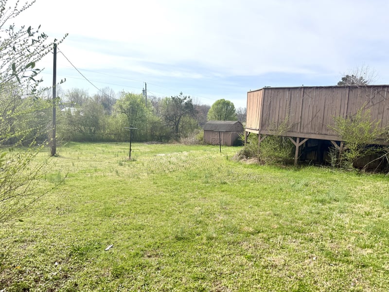 555 Eastside Dr, White Bluff, TN 37187