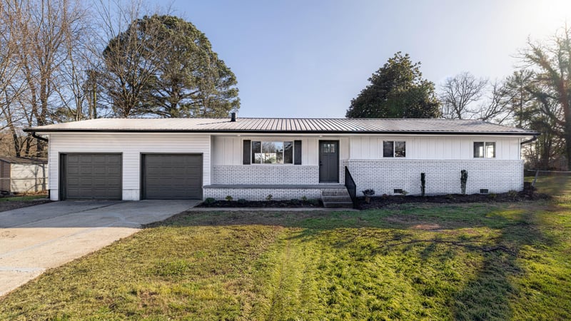 142 N Cherry St, Tunnel Hill, GA 30755