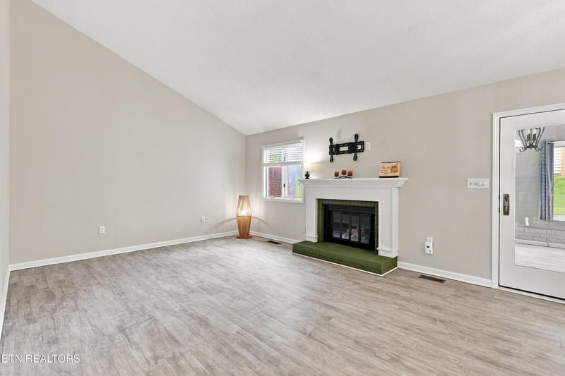 1003 Hardwick Dr, Maryville, TN 37803