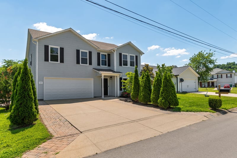 2675 Sutherland Dr, Thompsons Station, TN 37179